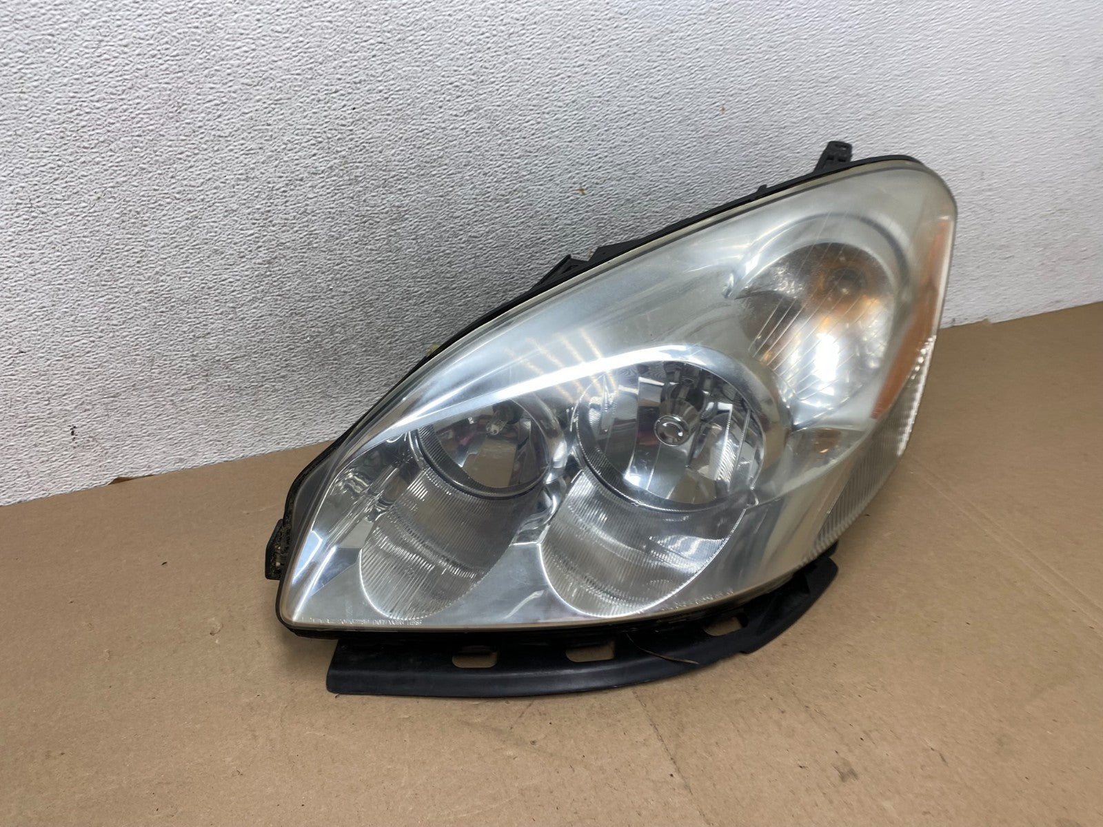 2006 to 2008 Buick Lucerne Left Driver LH Side Halogen Headlight AG4541 DW2