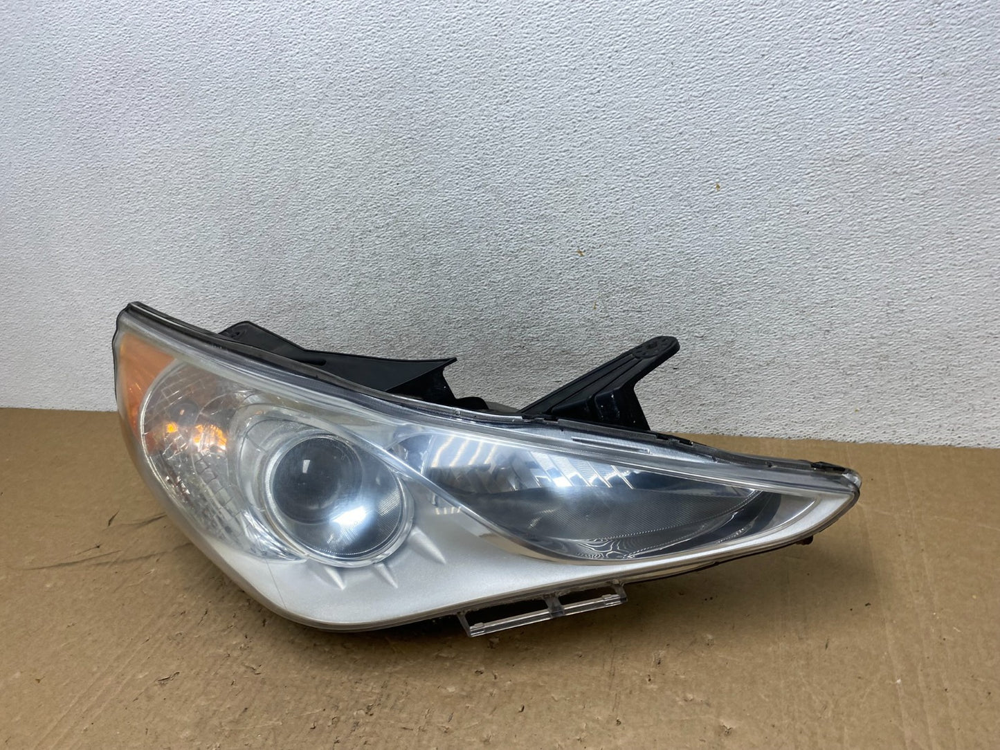 2011 - 2014 Hyundai Sonata Right Passenger Rh Side Headlight Halogen AG1082 DW1