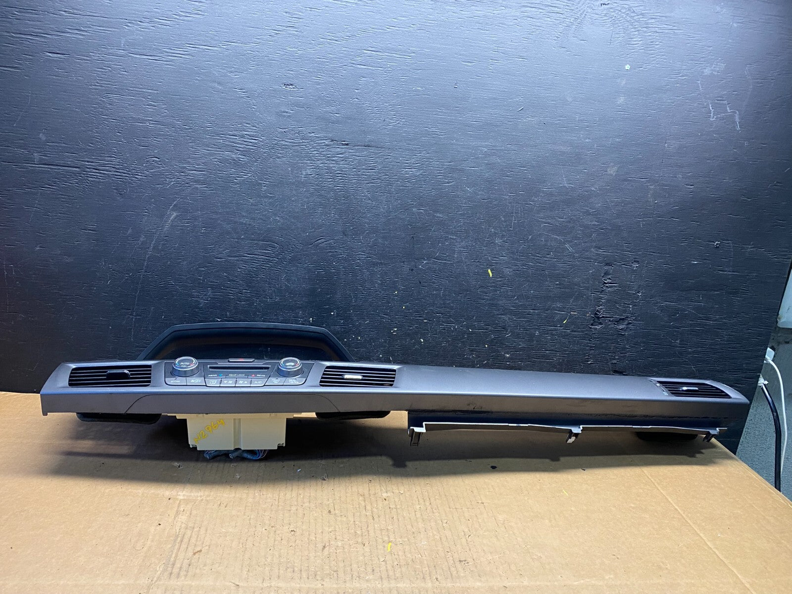 2011-2013 Honda Odyssey Dash Climate Control A/C Cluster Trim Bezel N2964 DG1