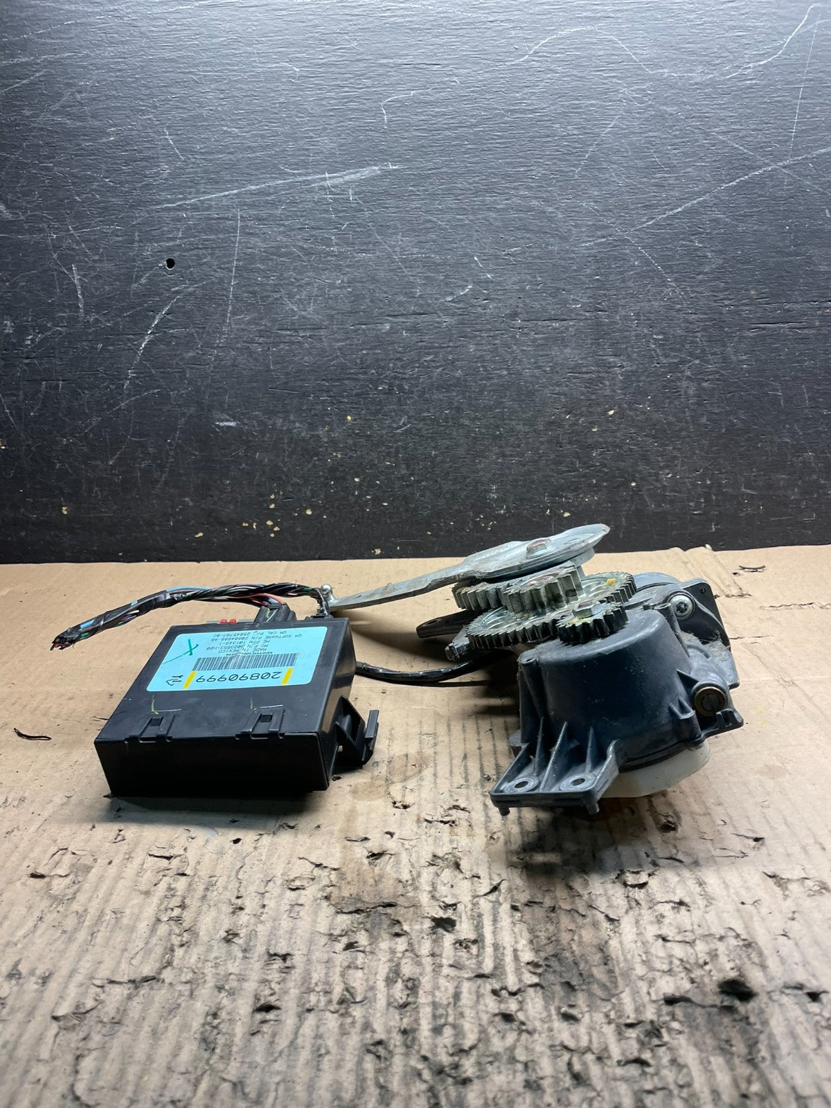2009 to 2016 GMC Acadia Rear Trunk Liftgate Power Motor Actuator V2283 DG2