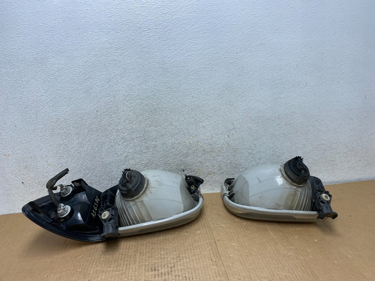 2001-2004 Toyota Sequoia Left+Right Side Halogen Headlights AI6586 DW7