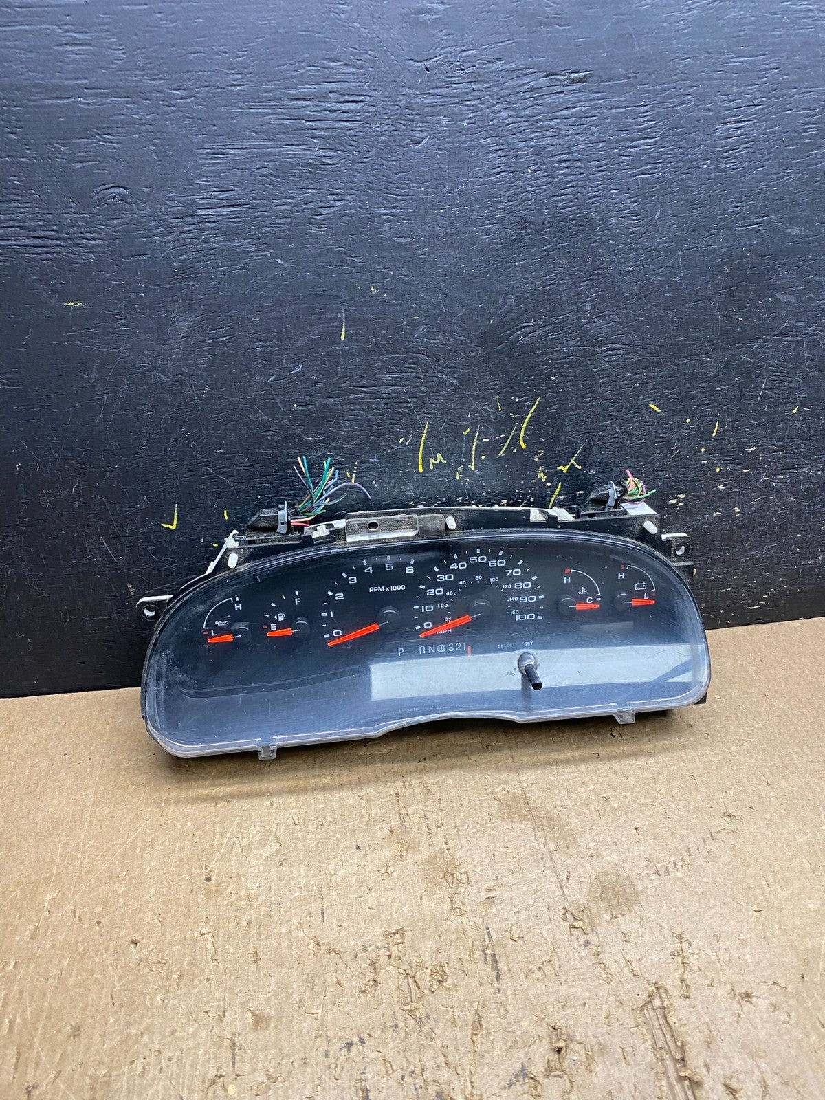 2006 Ford E350 Gauge Speedometer Cluster OEM z9661 DG0