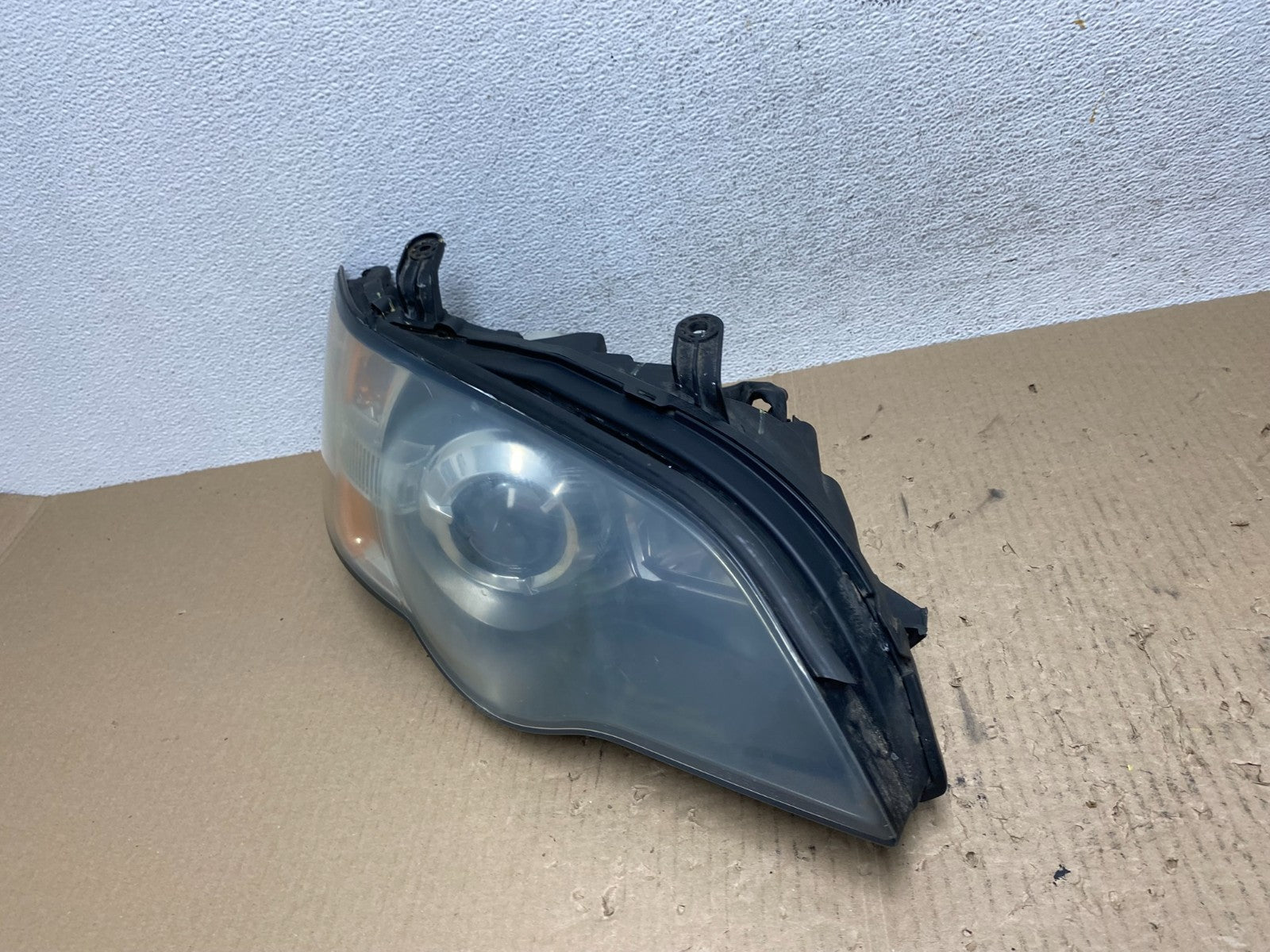 2006 to 2007 Subaru Legacy Right Passenger RH Side Headlight AE7083 DW1