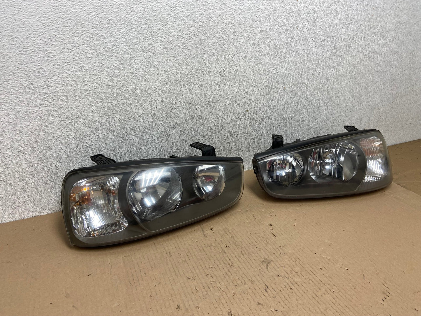 2001 2002 2003 Hyundai Elantra Left+Right Set Halogen Headlights TYC AE7321 LK2
