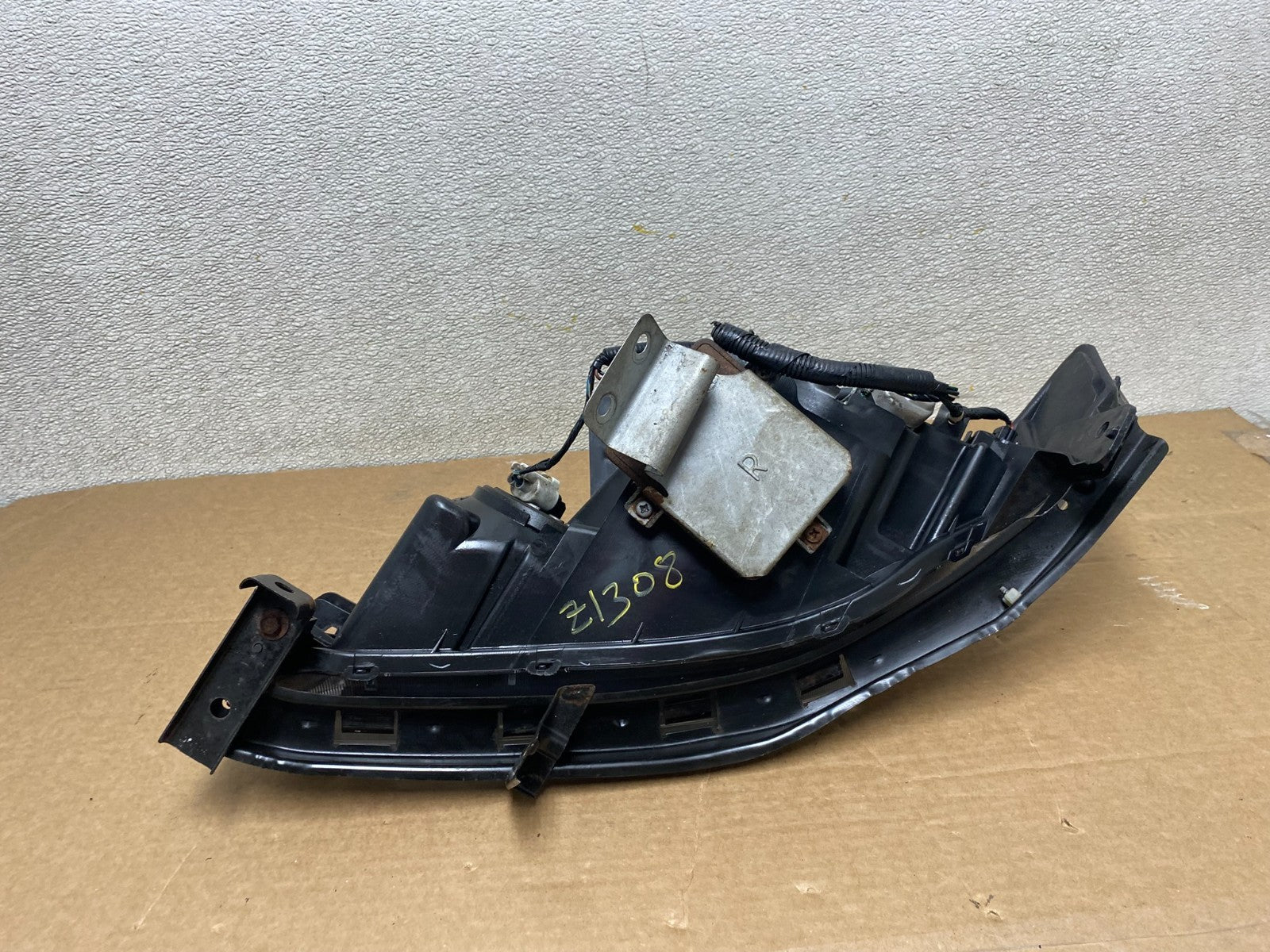 2004 2005 2006 Acura TL Headlight Right Passenger Side Xenon HID Z1308 DW8
