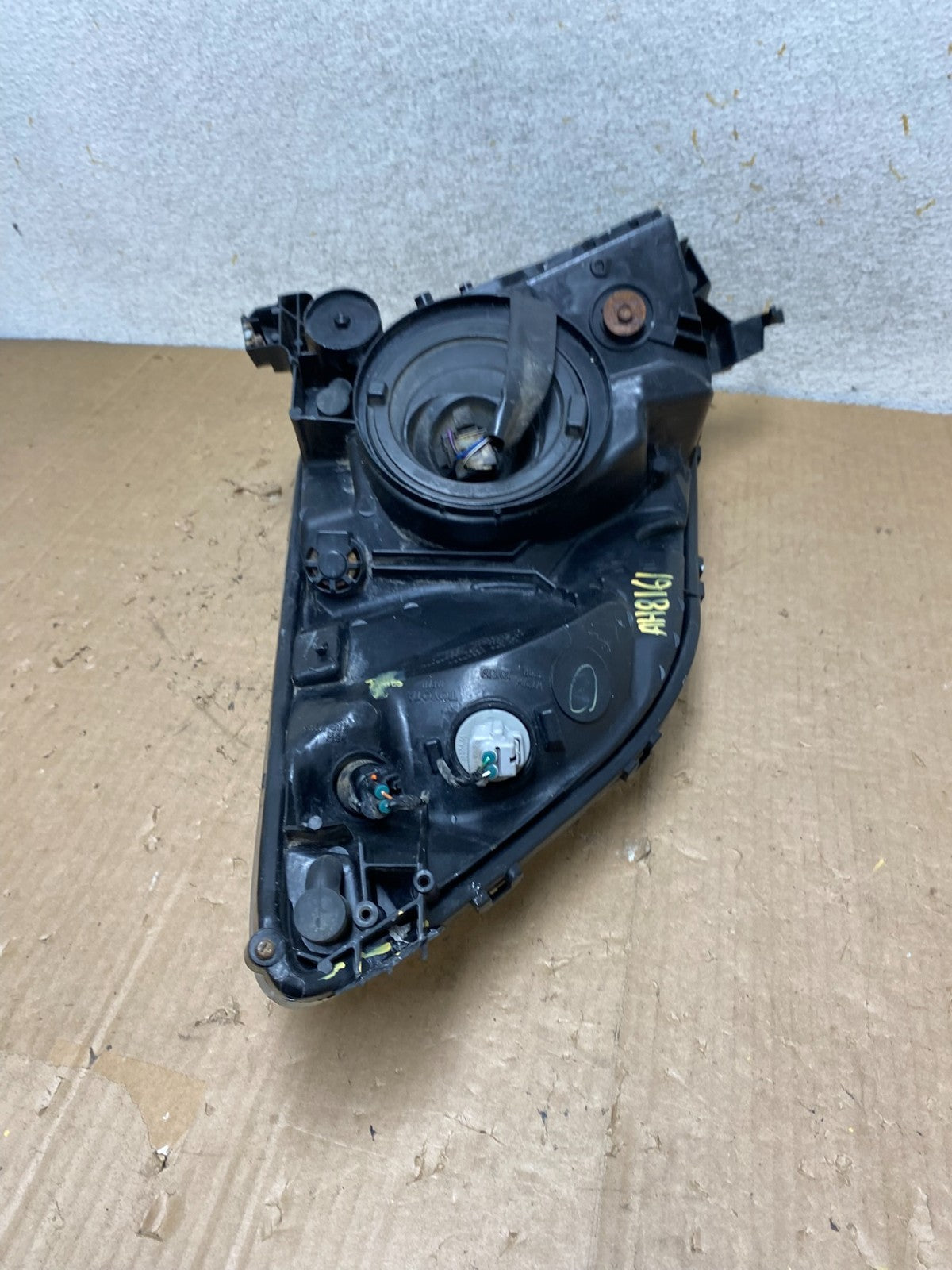 2004-2005 Toyota Prius Right Passenger RH Halogen Headlight AI9252 LK7