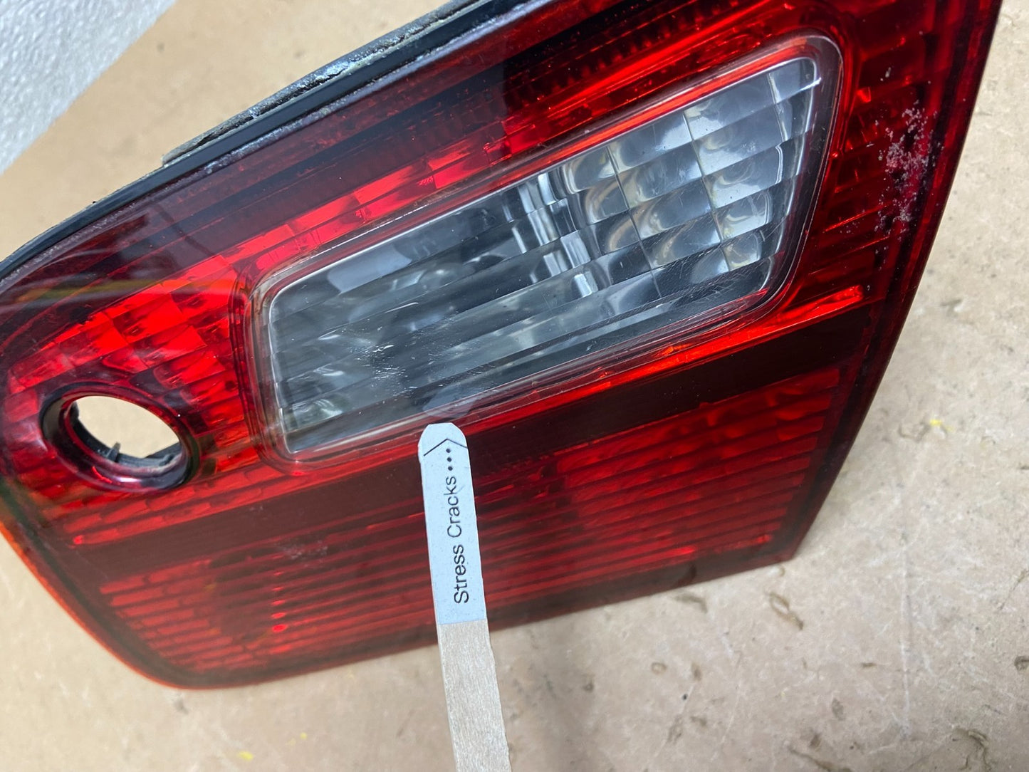 1998-1999 Toyota Avalon Right Passenger RH Side Inner Tail Light OEM Z7737 PS3
