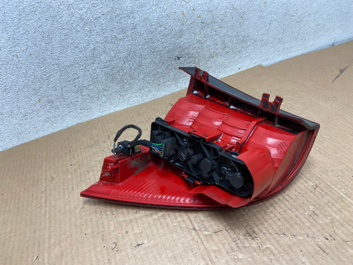2002-2005 Mercedes ML350 ML-Class Left Driver Lh Side Tail Light AI6593 LK5