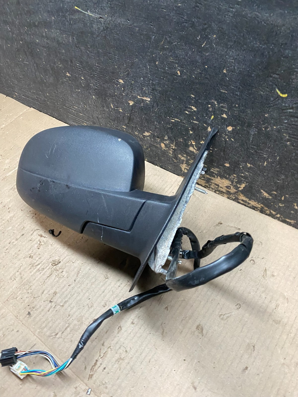 2010-2014 Chevrolet Tahoe Silverado Suburban Right Turn Signal Mirror X8011 DG1