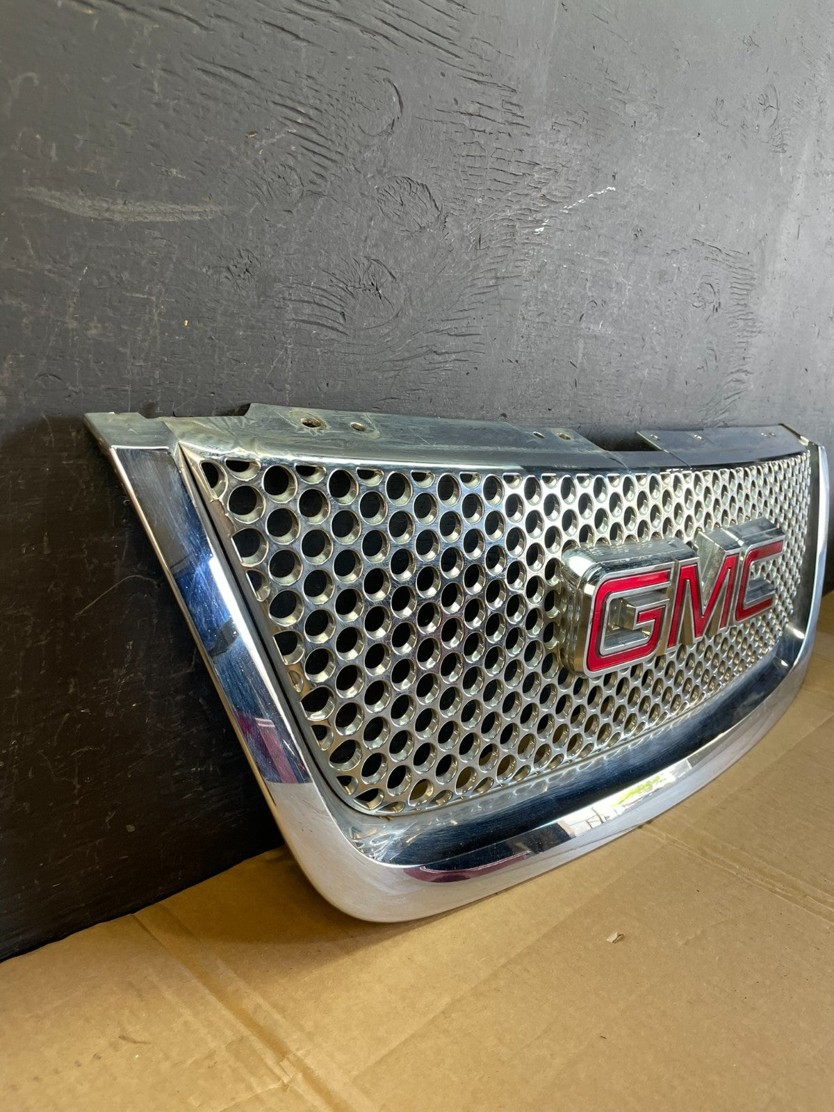 2011 to 2012 GMC Acadia Denali Front Upper Grill Grille ac5308 DG1