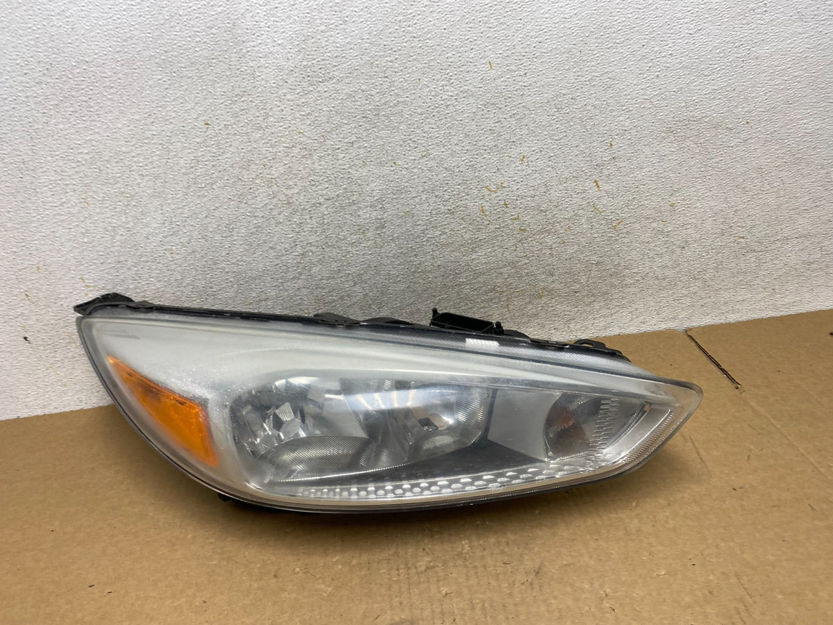 2015-2017 Ford Focus Right Passenger Rh Side Halogen Headlight AI3262 DW0