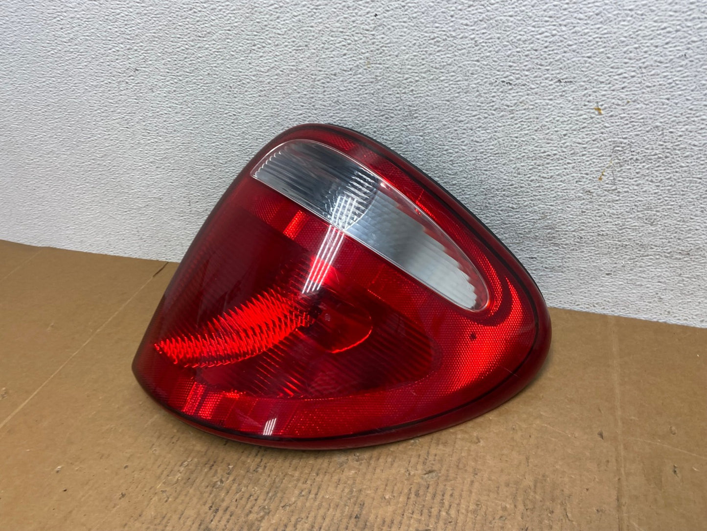 2004 - 2007 Dodge Grand Caravan Right Passenger Side Tail Light AE0256 LK1