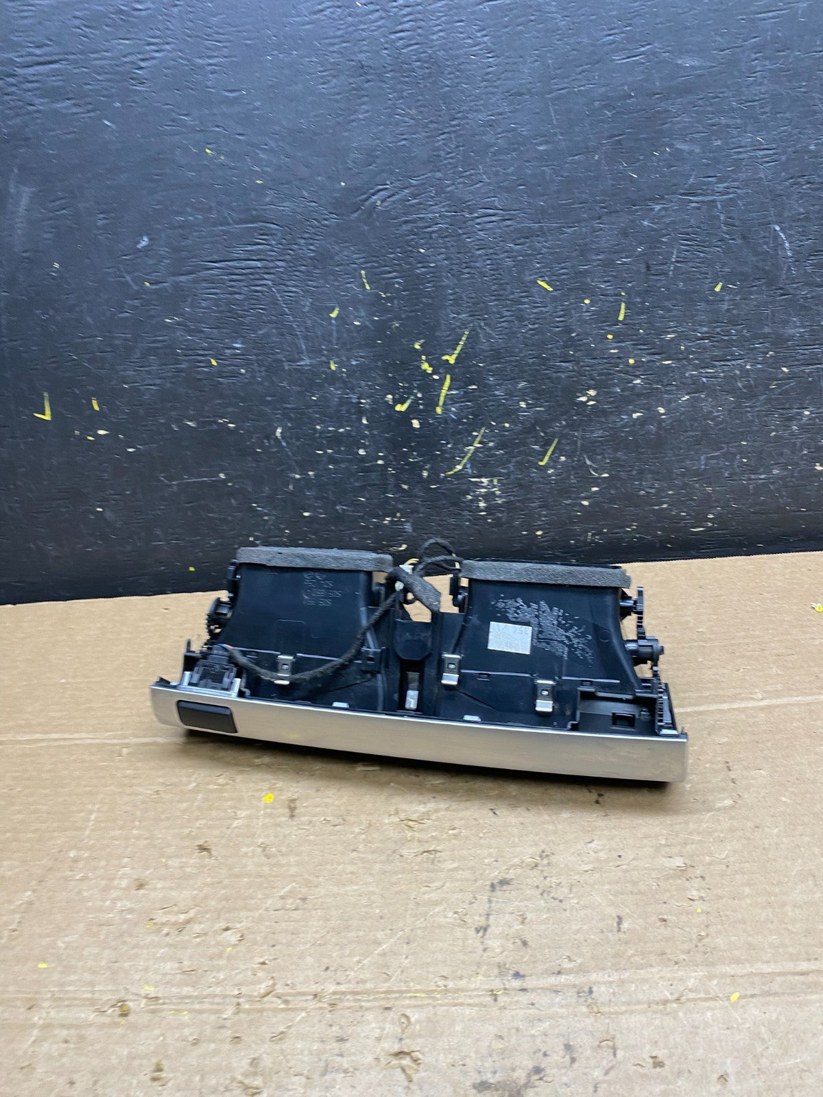 2010 to 2013 BMW X5 X6 Center Console Dash Air Vent OEM w9618 DG4