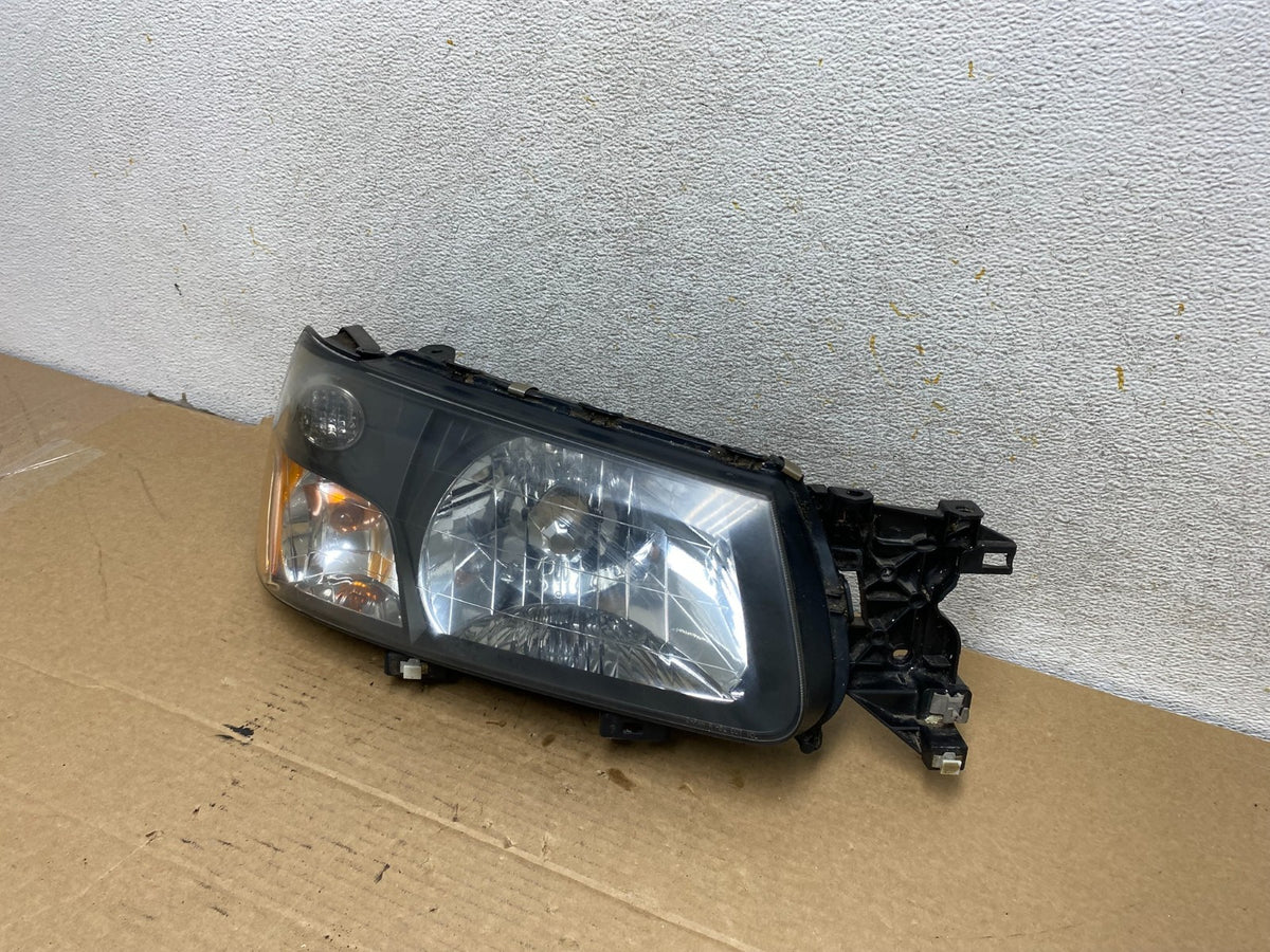 2003 2004 Subaru Forester Right RH Side Headlight Halogen AH7801 DW2