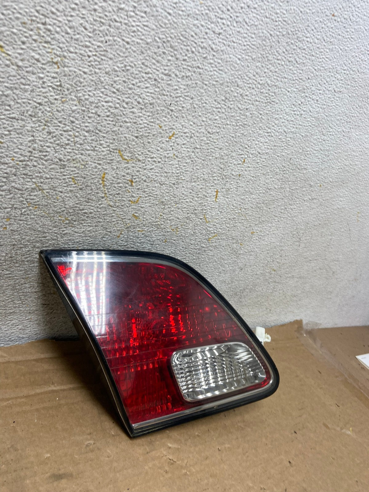 2002 2003 2004 Lexus ES300 ES330 Left Driver Lh Inner Tail Light AH8924 LK2