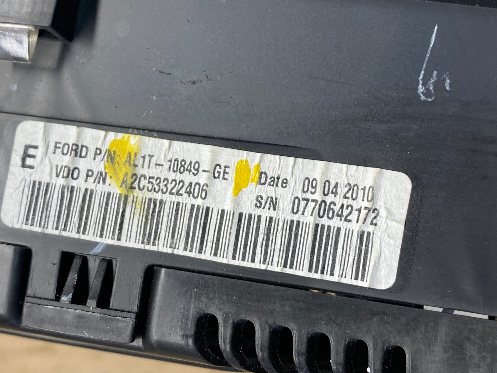 2010 2011 Ford  Expedition Speedometer Cluster Gauge Oem P7792 DG6