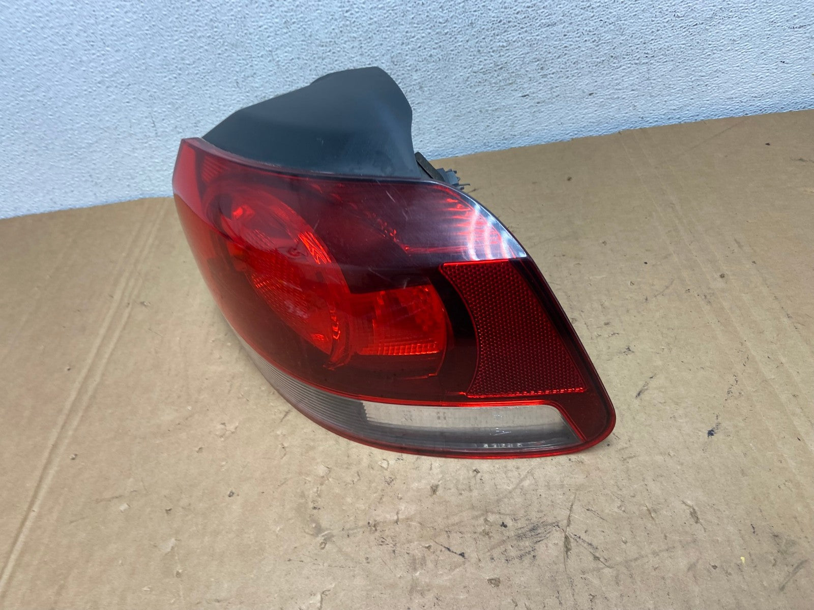 2010 to 2014 Volkswagen Golf & GTI Hatchback Right Side Tail Light AD3162 LK1