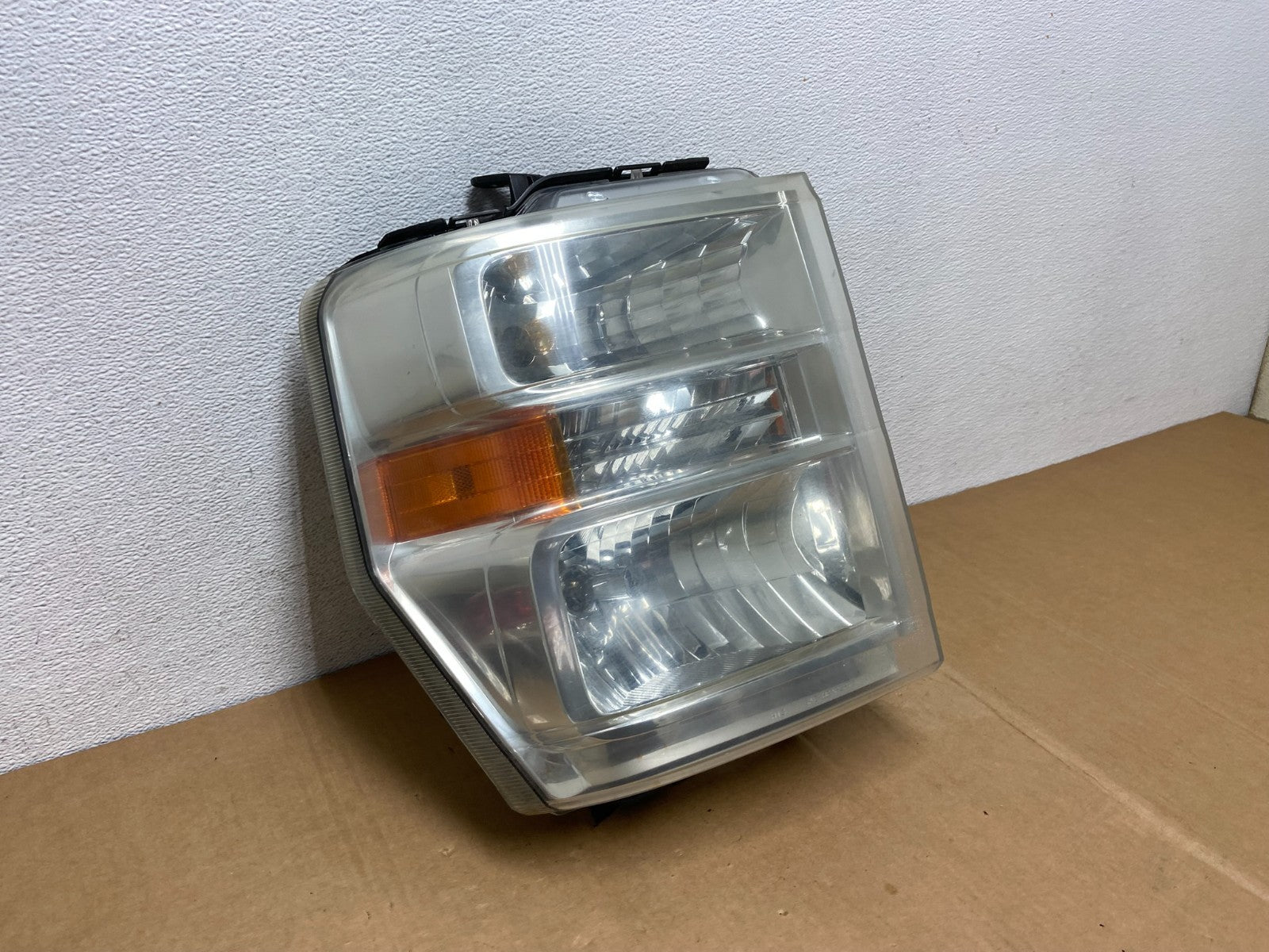 2008-2014 Ford Econoline E150 E250 E350 Right Passenger Headlight AC8381 DW2