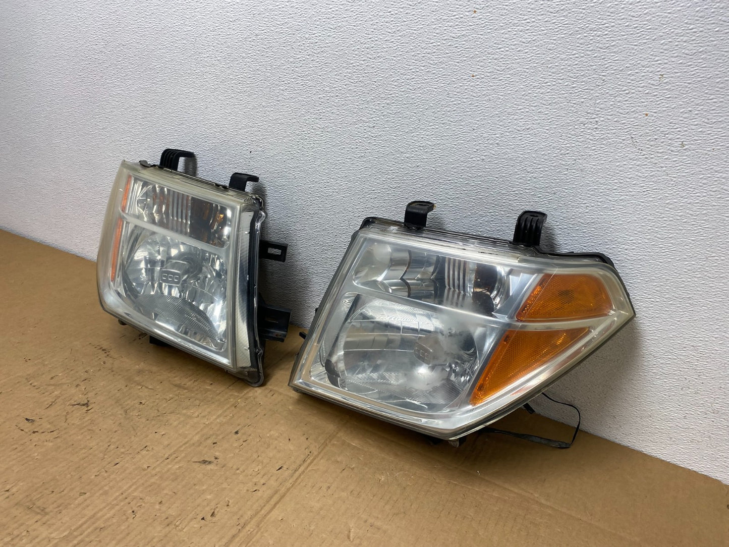 2005 2006 2007 Nissan Pathfinder Halogen Headlights Left+Right AC7720 DW1