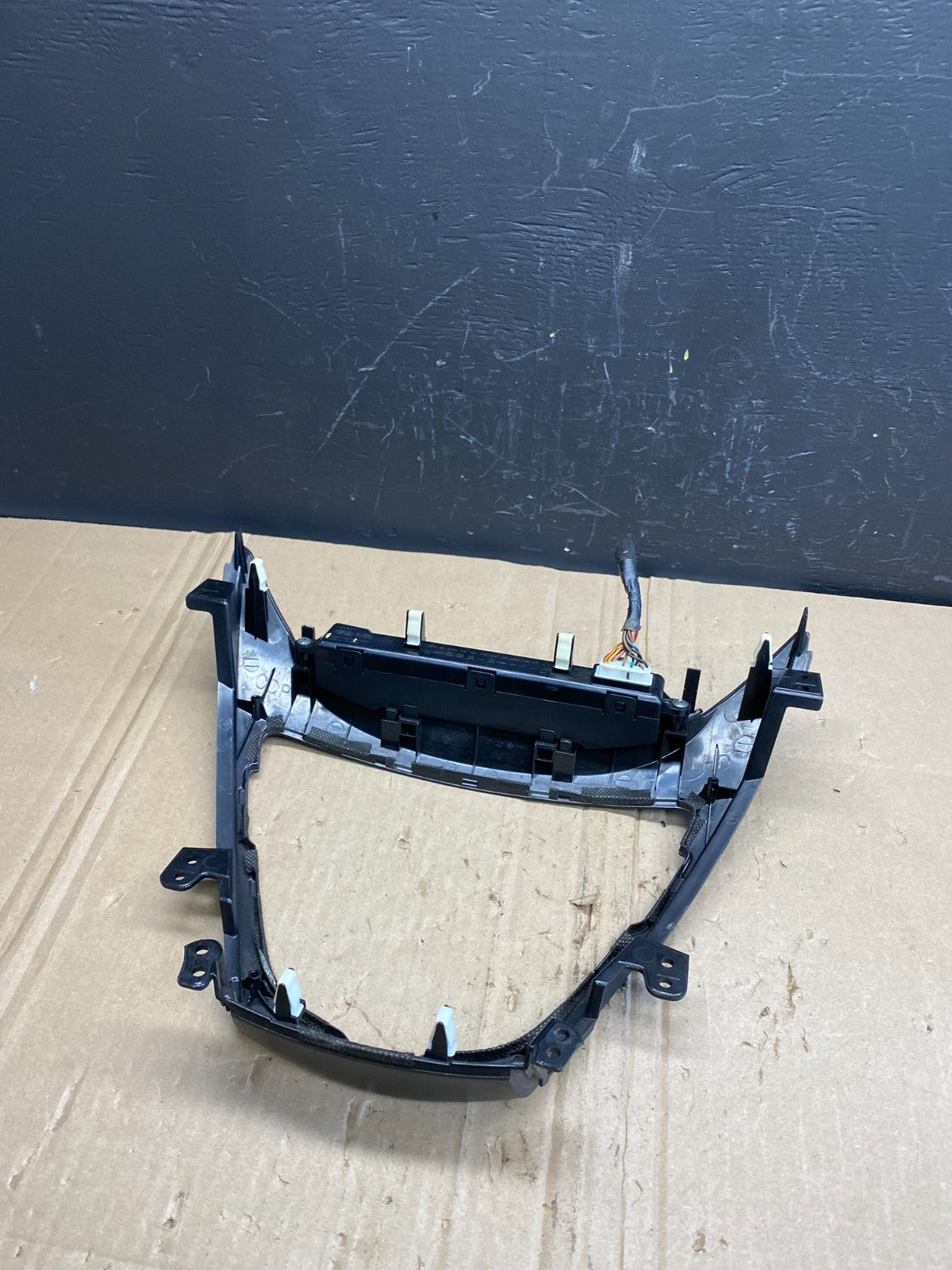 2011-2013 Hyundai Elantra Dash Radio Bezel Clock Display Trim OEM AB8943` DG3
