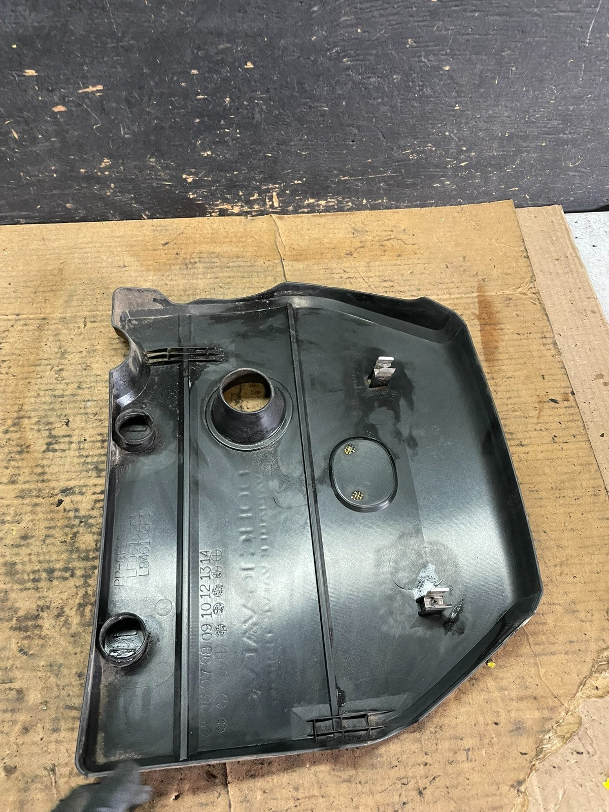 2004 to 2008 Mazda 3 DOHC 16 VALVE Engine Shield Top Cover Oem  q9879 DG6
