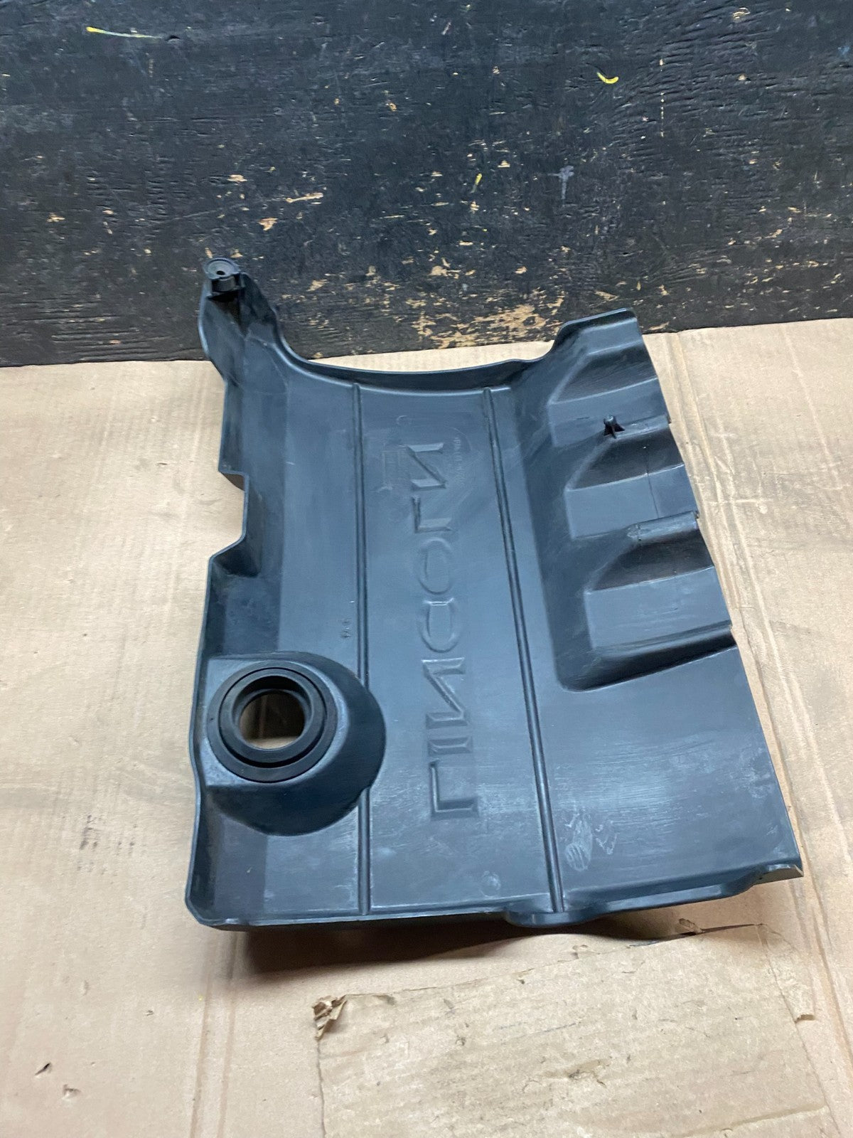 2009 to 2012  Lincoln MKS 3.7L Engine Motor Cover V9957 DG7