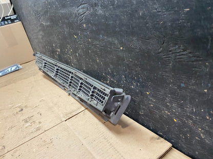 2008 to 2011 Cadillac Cts front Lower Grill Grille W2549 DG4