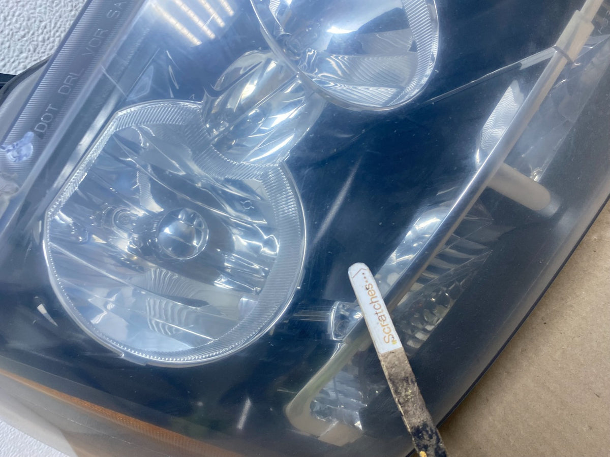 2007 to 2013 Chevrolet Suburban Tahoe Left+Right Set Headlights AI2151 DW3