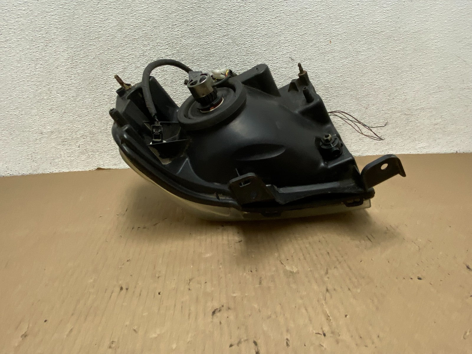 2007 to 2014 Ford Expedition Right Passenger RH side Headlight Halogen AG7960 DW5
