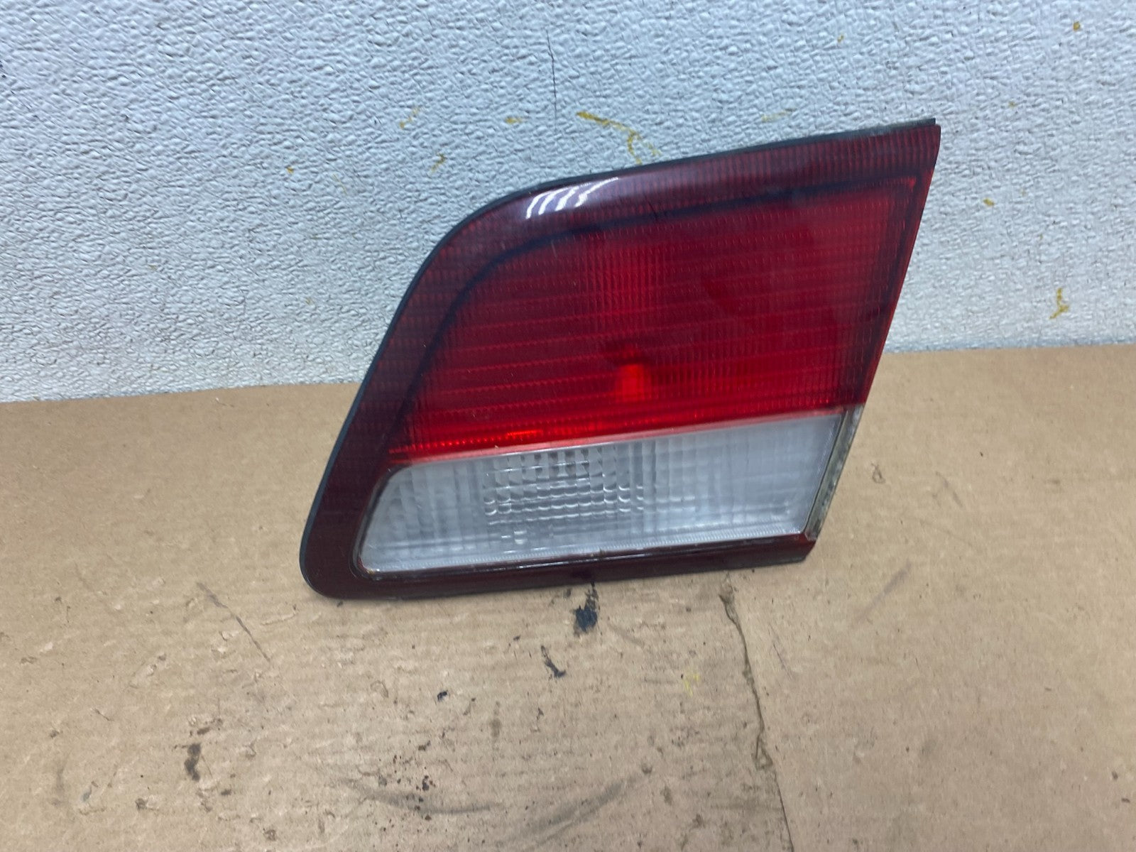 1997 1998 1999 Nissan Maxima Right Passenger RH Inner Tail Light Oem P5143 DW0