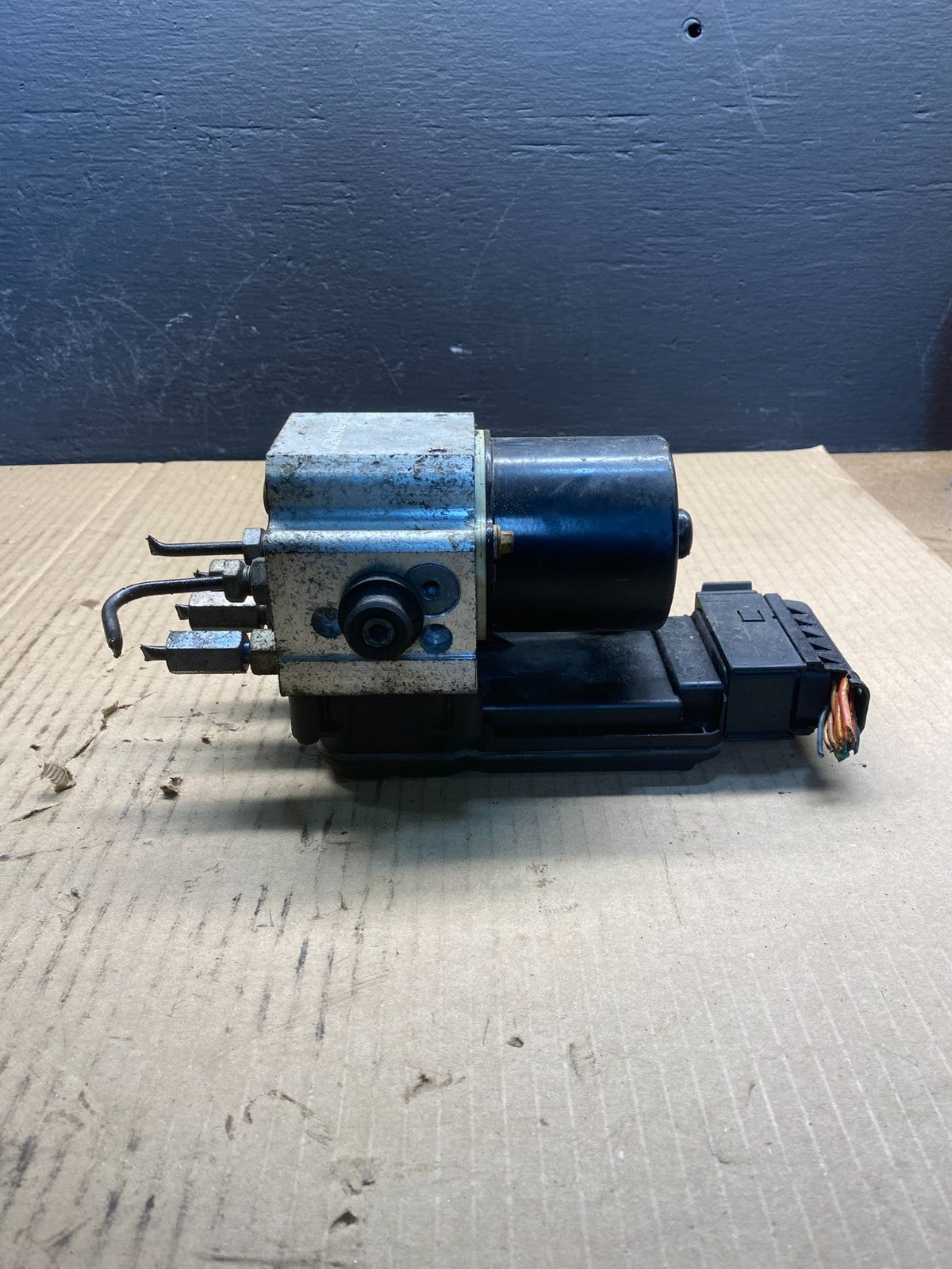 2006 2007 Ford E250 E350 Econoline Anti-Lock ABS Antilock Brake Pump AC0922 DG4