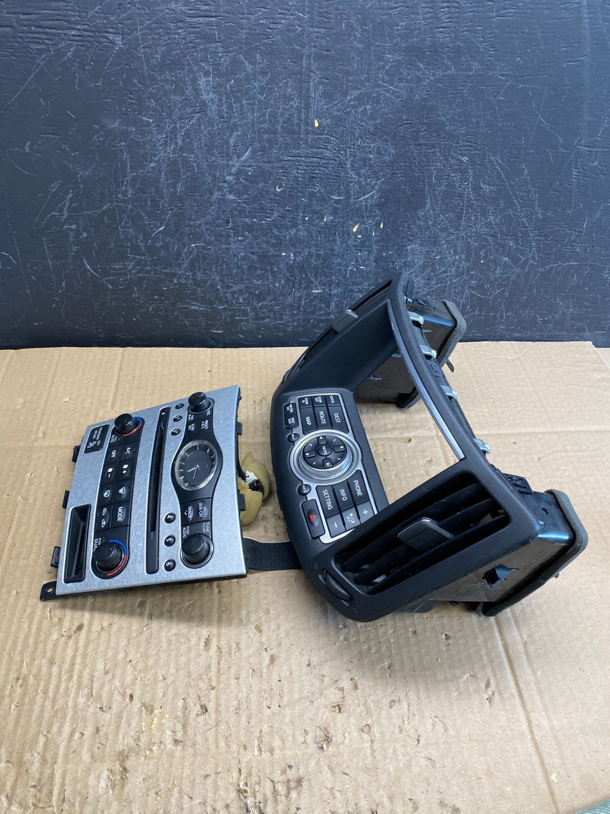 2007 to 2010 Infiniti G35 G37 Radio Player Climate Control Panel Bezel AC9602 DG2