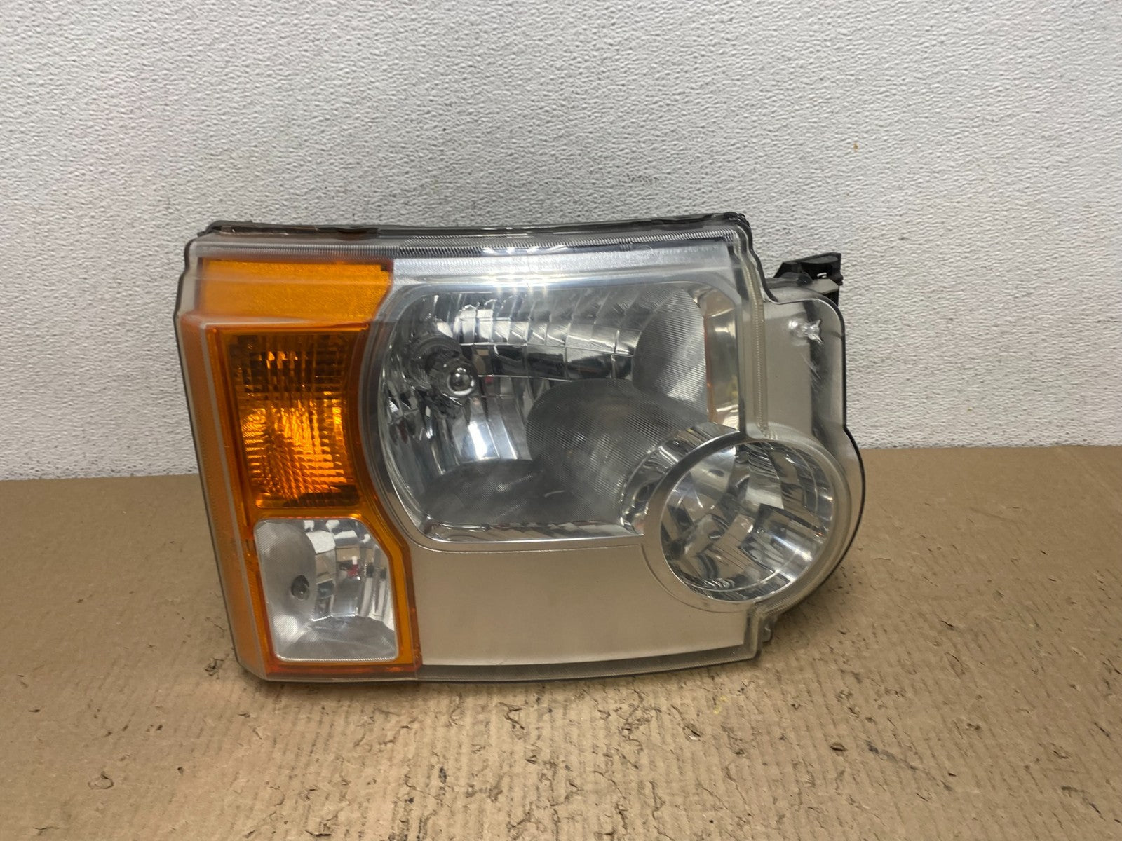 2005 - 2009 Land Rover Lr3 Right Passenger Rh Side Halogen Headlight AF7205 DW0