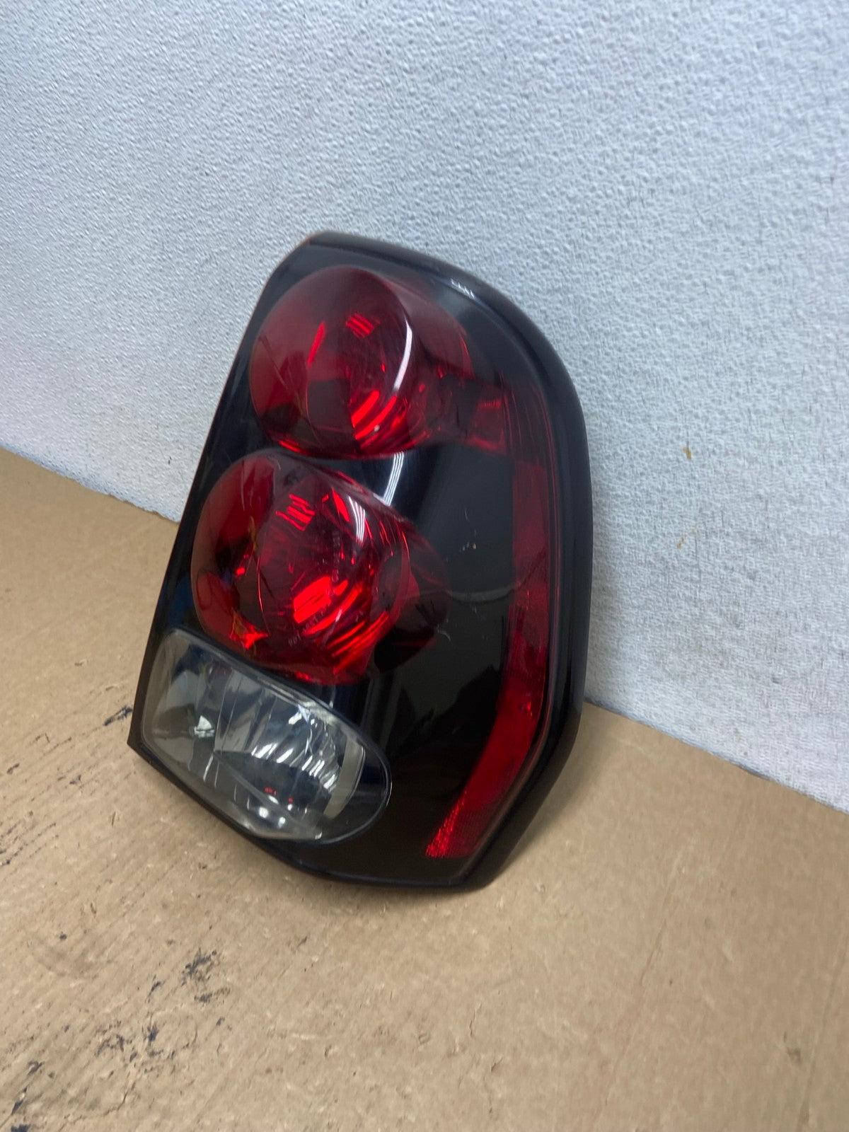 2002 to 2009 Chevrolet Trailblazer Right Passenger Rh Tail Light AG2130 LK1