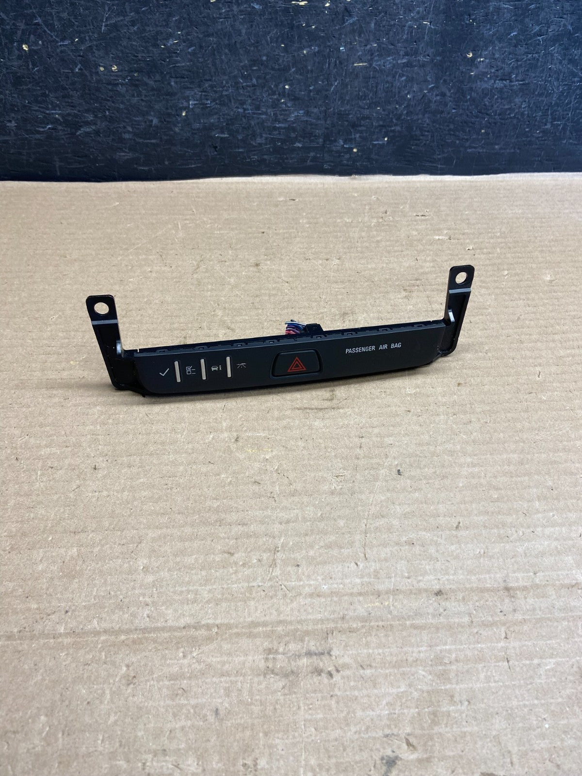 2013 - 2017 GMC Acadia Center Dash Hazard Warning Switch AH1468 DG0