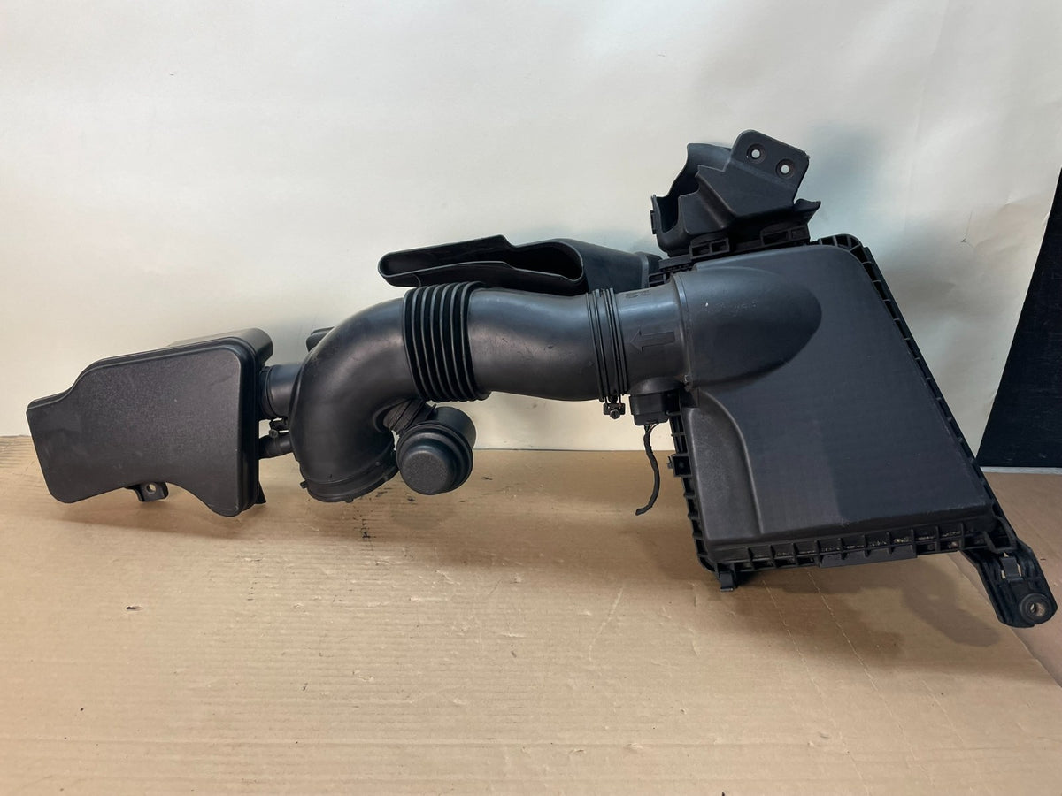 2009-2012 Hyundai Genesis Sedan 4.6L Air Intake Resonator ah8828 DG0