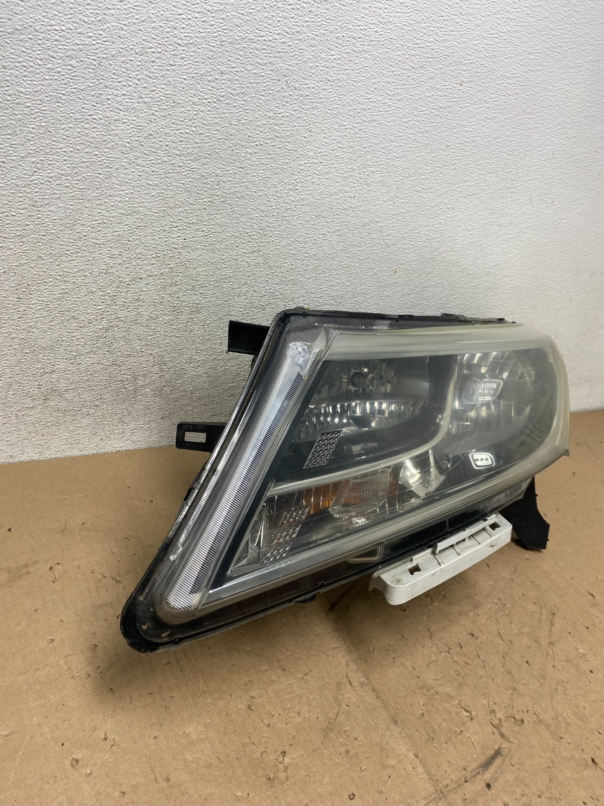 2013 - 2016 Nissan Pathfinder Left Driver LH Side Headlight Halogen AG53781