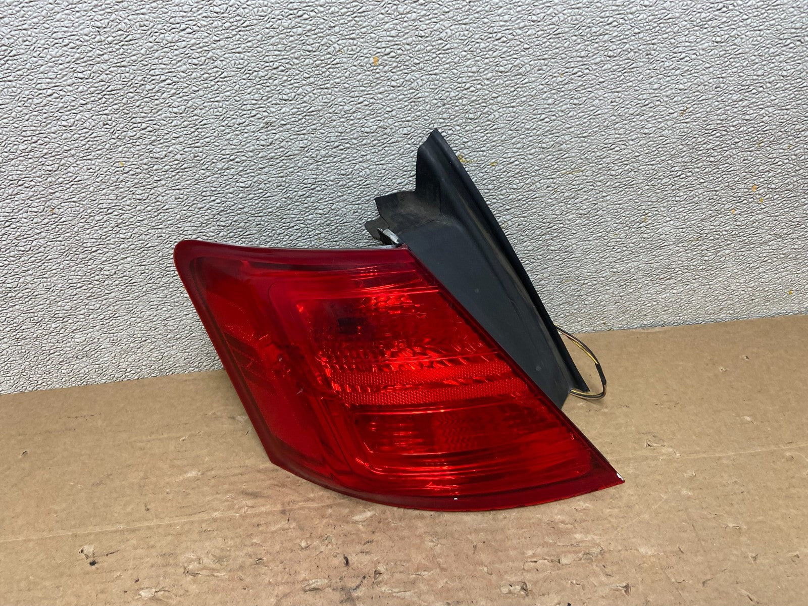 2014 to 2018 Ford Taurus Interceptor Left Driver LH Tail Light OEM AB4694 LK0