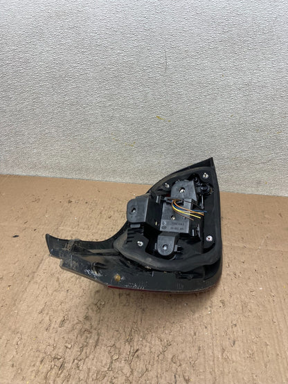 2004 - 2007 BMW 5 Series E60 Right Passenger RH Side Tail Light OEM Y4667 DW5