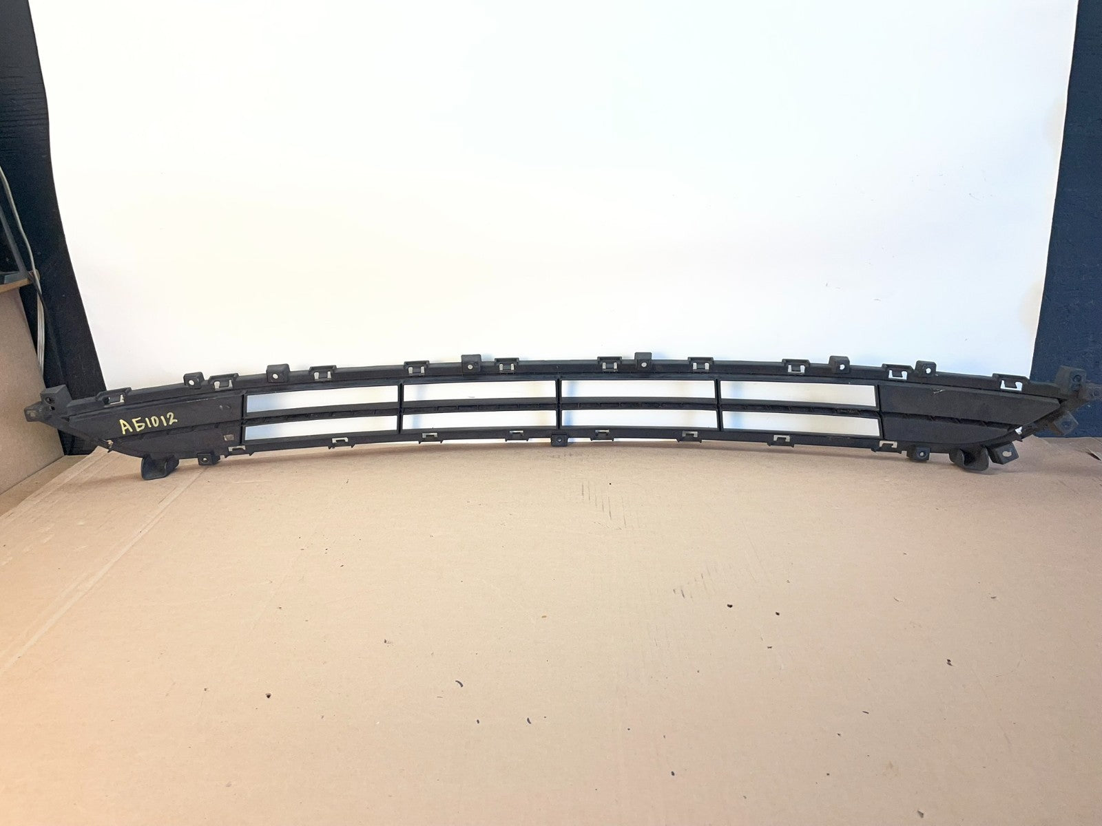 2015 to 2018 Kia Sedona Front Lower Grill Grille AG1012 DG3