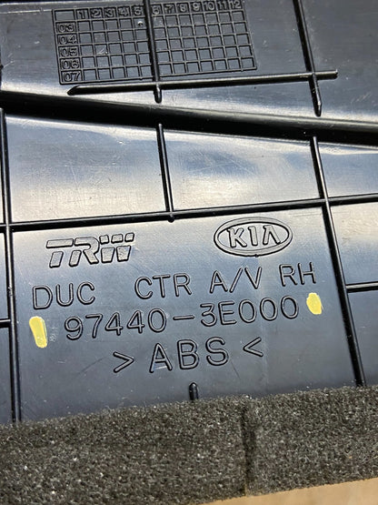 2003 - 2006 Kia Sorento Front Dash Right Passenger Side A/C Air Vent AD6866 DG3