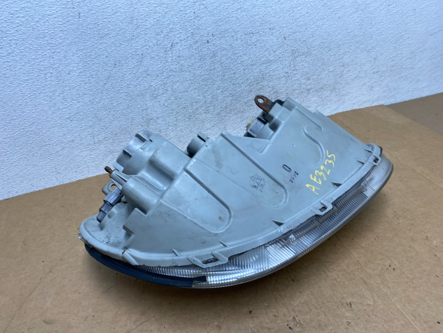 2002 to 2005 Hyundai Sonata Left Driver LH Side Headlight Halogen AE3235 DW6