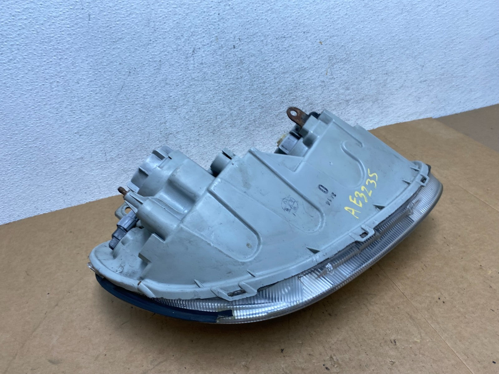 2002 to 2005 Hyundai Sonata Left Driver LH Side Headlight Halogen AE3235 DW6