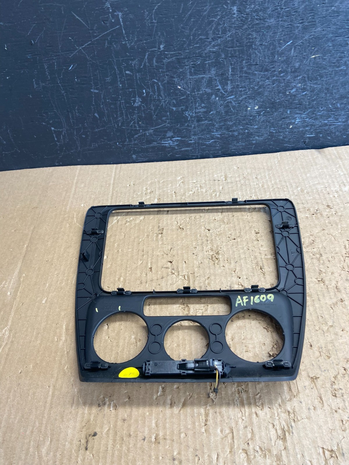 2011 to 2014 Volkswagen Jetta Panel Radio Climate Control Bezel Trim af1609 DG3