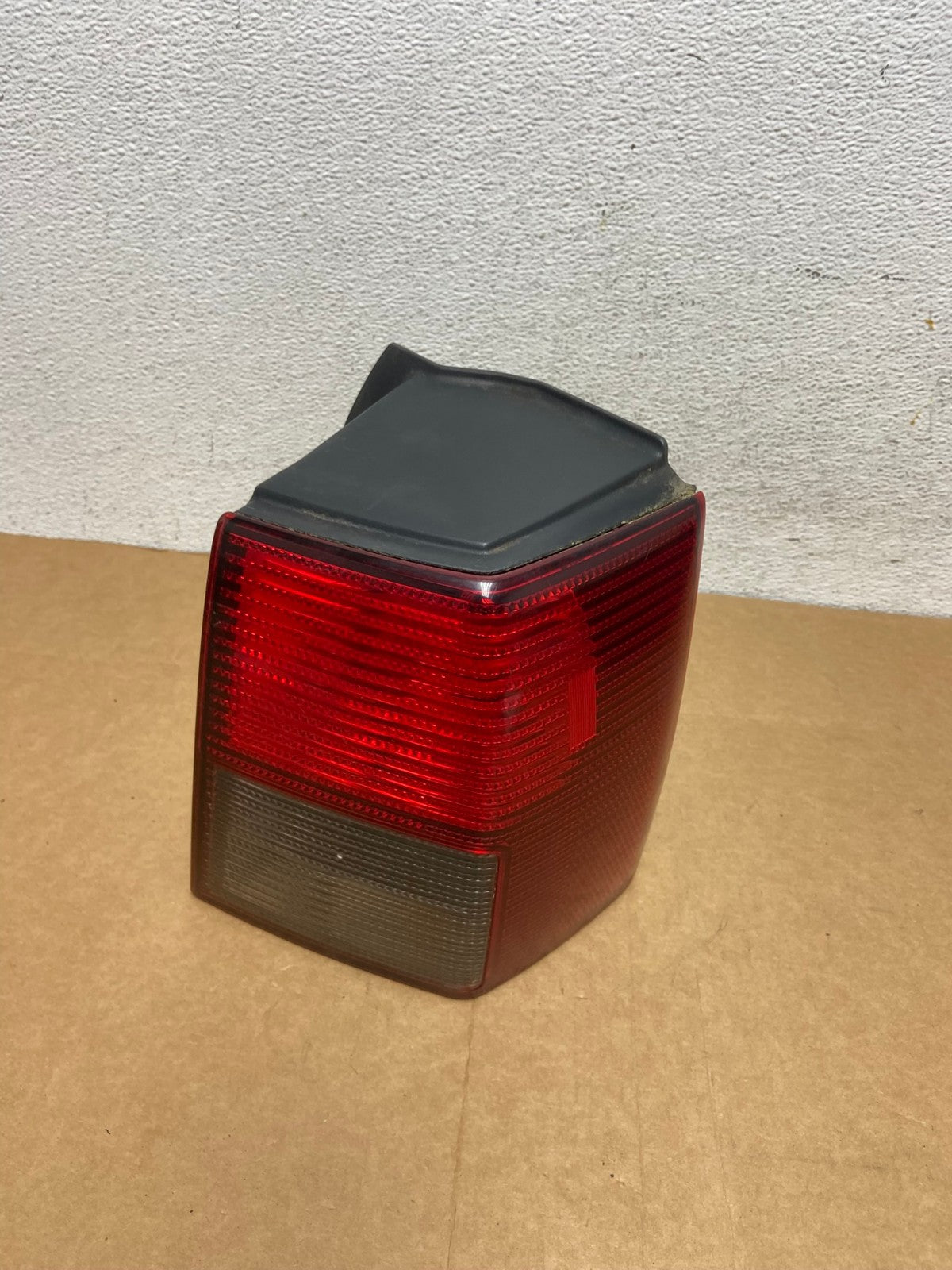 2006-2011 Mitsubishi Endeavor Right Passenger RH Side Tail Light AD4434 LK0