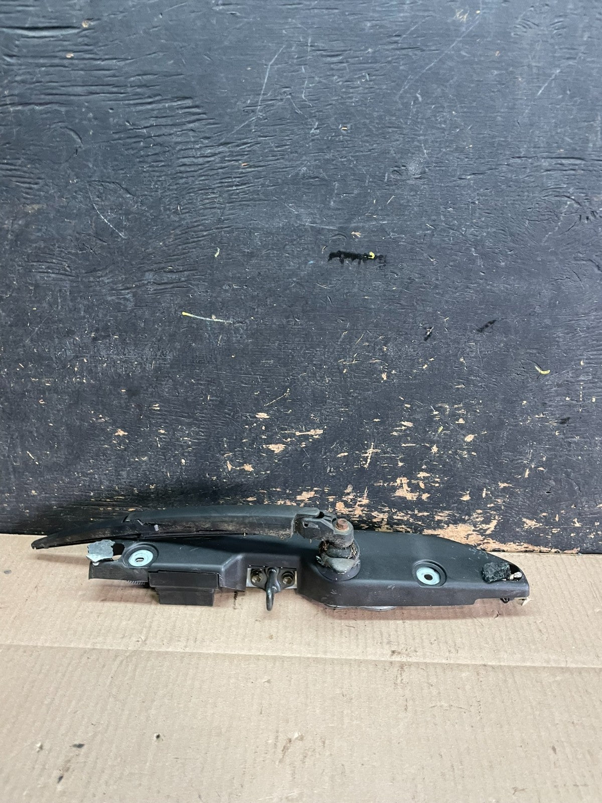 2003 to 2008 Pontiac Vibe Rear Wiper Windshield Motor OEM Z8404 DG1