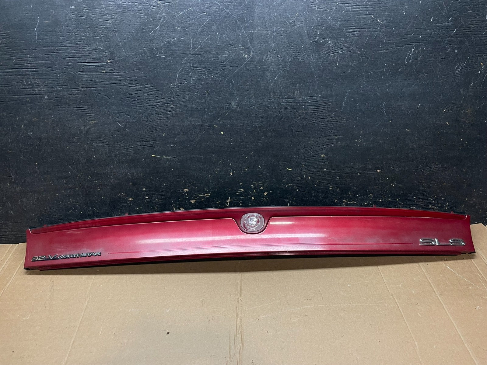 2000 to 2004 Cadillac Seville SLS Rear 3rd Break Light LID Trunk Z5736 DG0