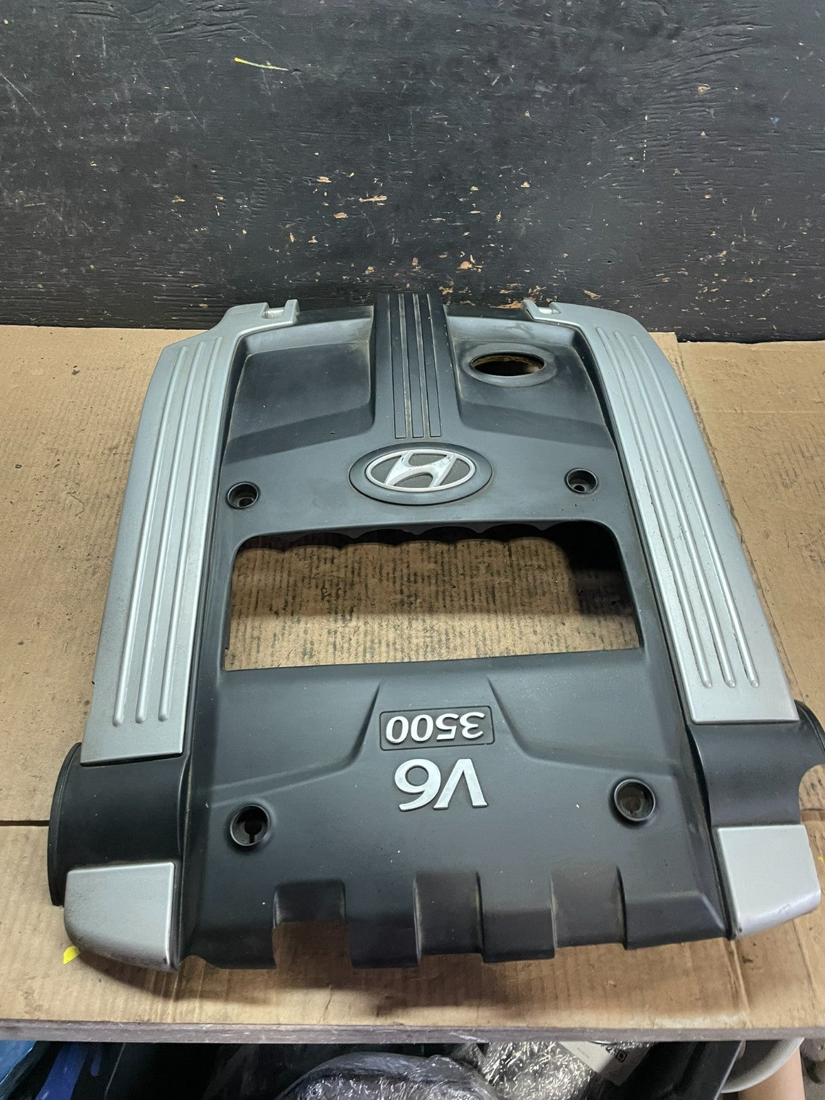 2001 to 2005 Hyundai XG350 V6 Engine Motor Cover T2588 DG0