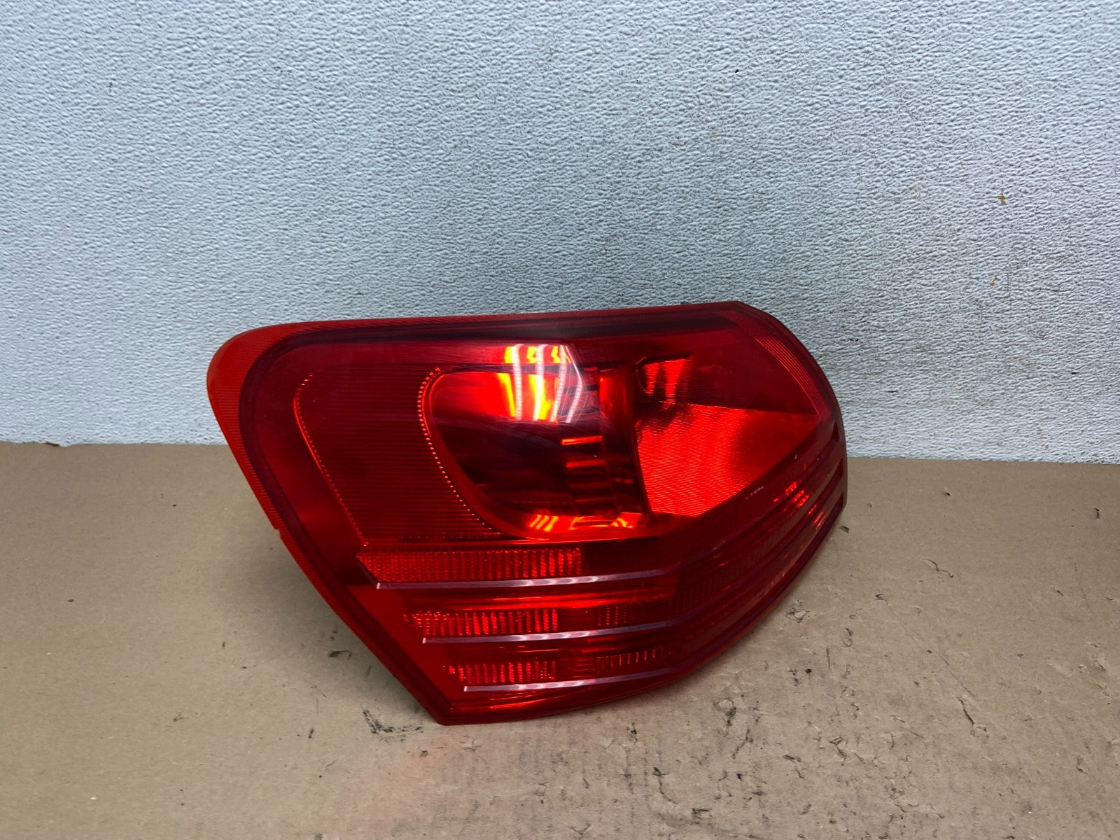 2008 to 2015 Nissan Rogue Right Passenger Side Tail Light AG44002