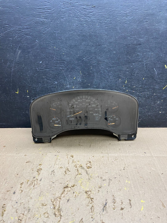 2004 to 2007 Chevrolet Express Speedometer Cluster Gauge U5682 DG0